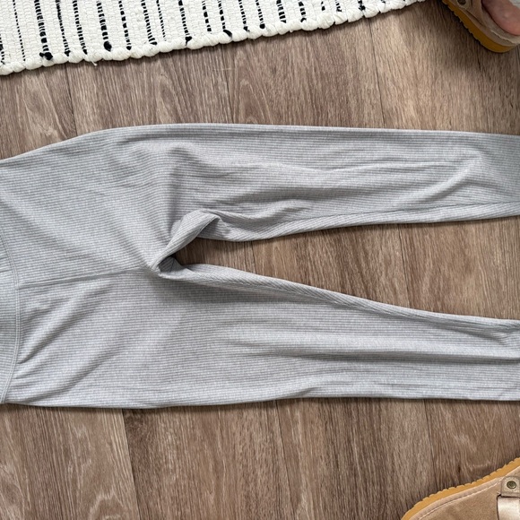 ALO Yoga Light Gray Ribbed Leggings - Picture 1 of 4